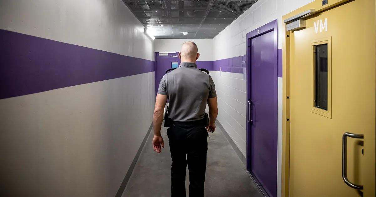 Agressiivne kinnipeetav püüdis hammustada vanglaametnikku