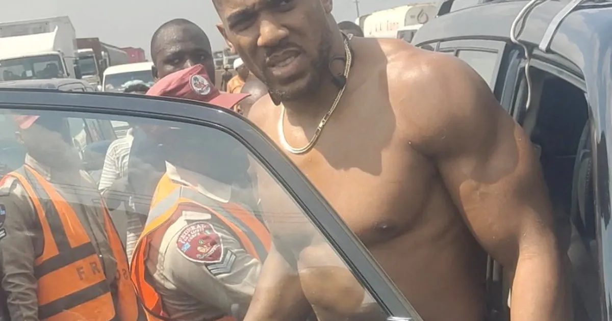 Poksitšempion avaldas austust hukkunud treeneritele