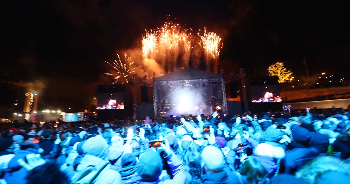 GALERII ⟩ Vabaduse väljakul toimub uusaastakontsert