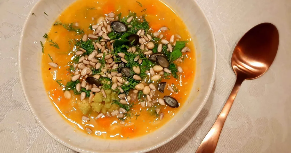 NÄDALA RETSEPTID ⟩ Nüüd on supi kord. Toitumisterapeudi Triin Muiste köögiviljaküllased supid