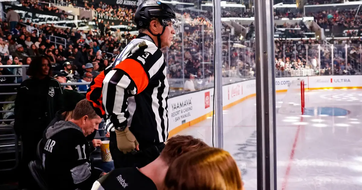 VIDEO ⟩ Näitleja ja koomik Will Ferrell tõmbas selga kohtunikurüü ja jagas NHLis karistusi