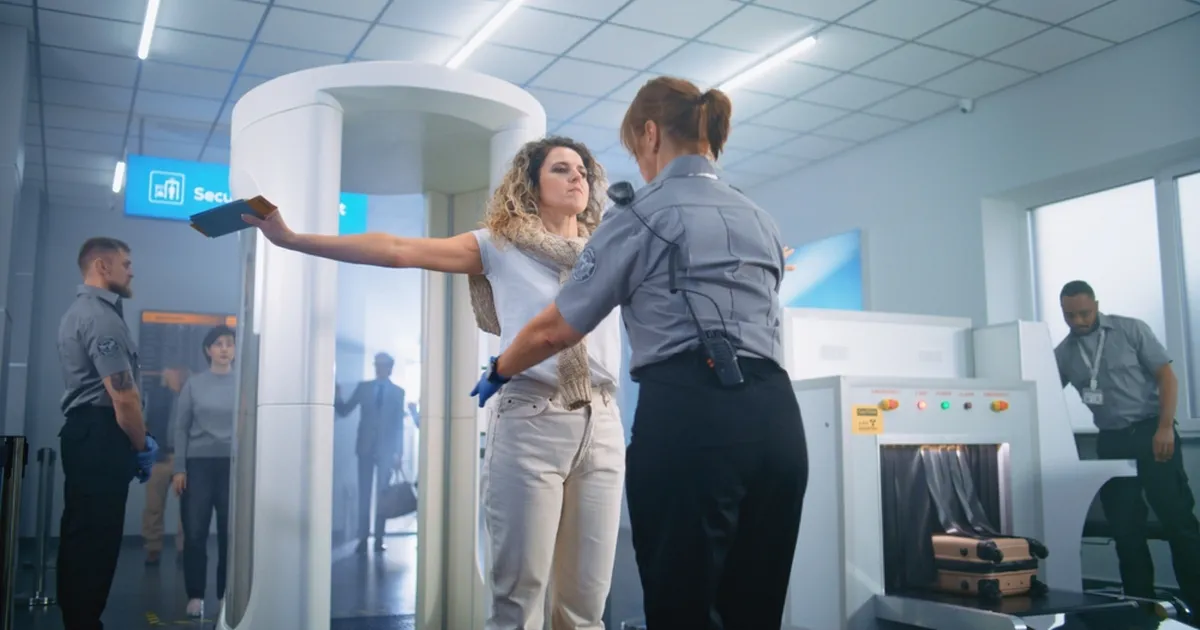 Piinlik hetk seksmänguasjadega turvakontrollis: juhtub, kui lendad ilma dokumendita