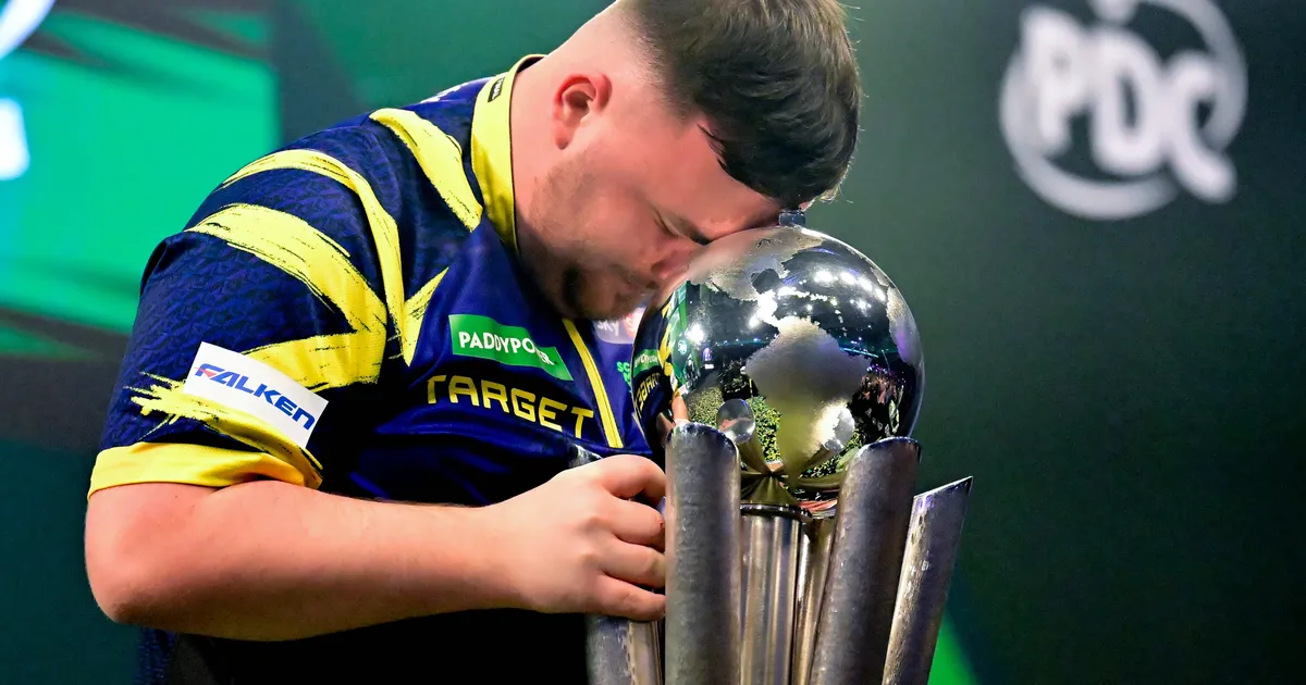 VIDEO ⟩ 18-aastane sporditäht pareeris herilase rünnaku, kaitses MM-tiitlit ning teenis üüratu preemia