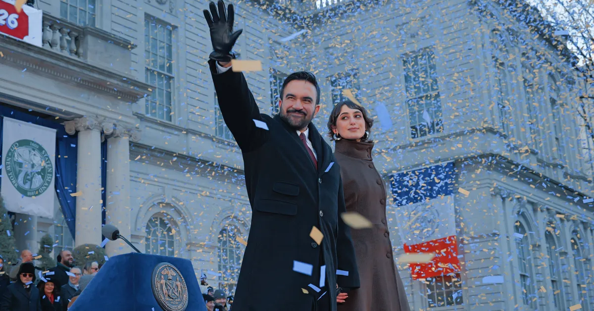 MOEFOPAA ⟩ New Yorgi uue linnapea abikaasa pani jalga pahameelt tekitanud saapad