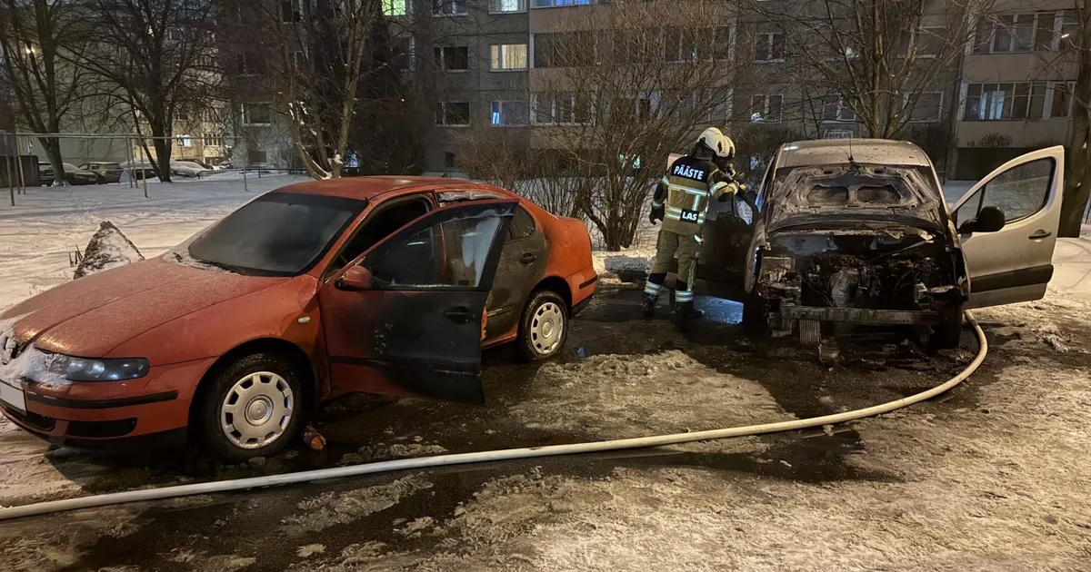 Lasnamäel süttis auto, kahjustusi sai ka kõrvale pargitud sõiduk