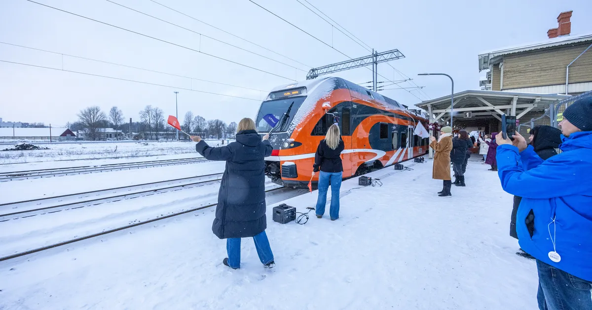 GALERII JA VIDEO ⟩ Tartust saab nädala pärast Riiga ilma ümberistumiseta, kutsetega külalised naudivad täna proovisõitu