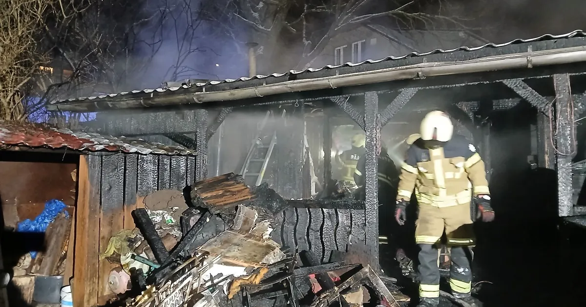 PILDID ⟩ Tartus põles saunamaja, päästjad käisid abis liiklusõnnetusse sattunul