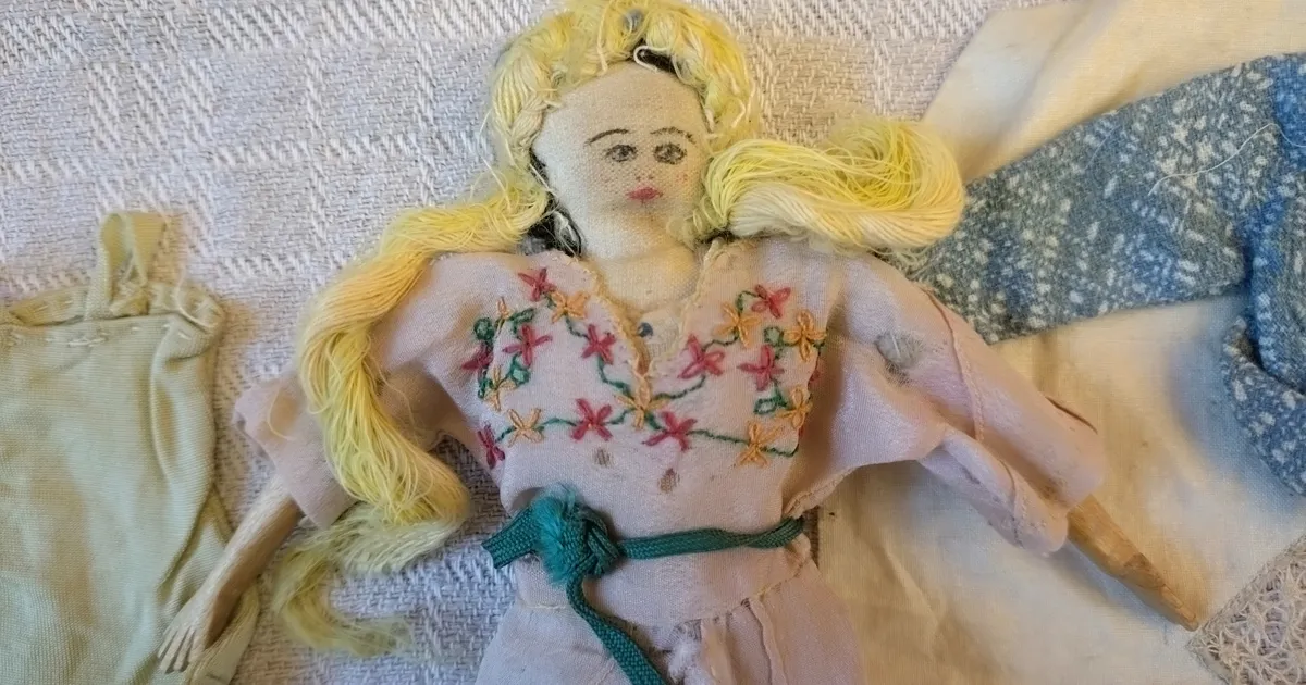 Muusikateadlase nukk jõudis pärast 80 aastat kodulinna tagasi