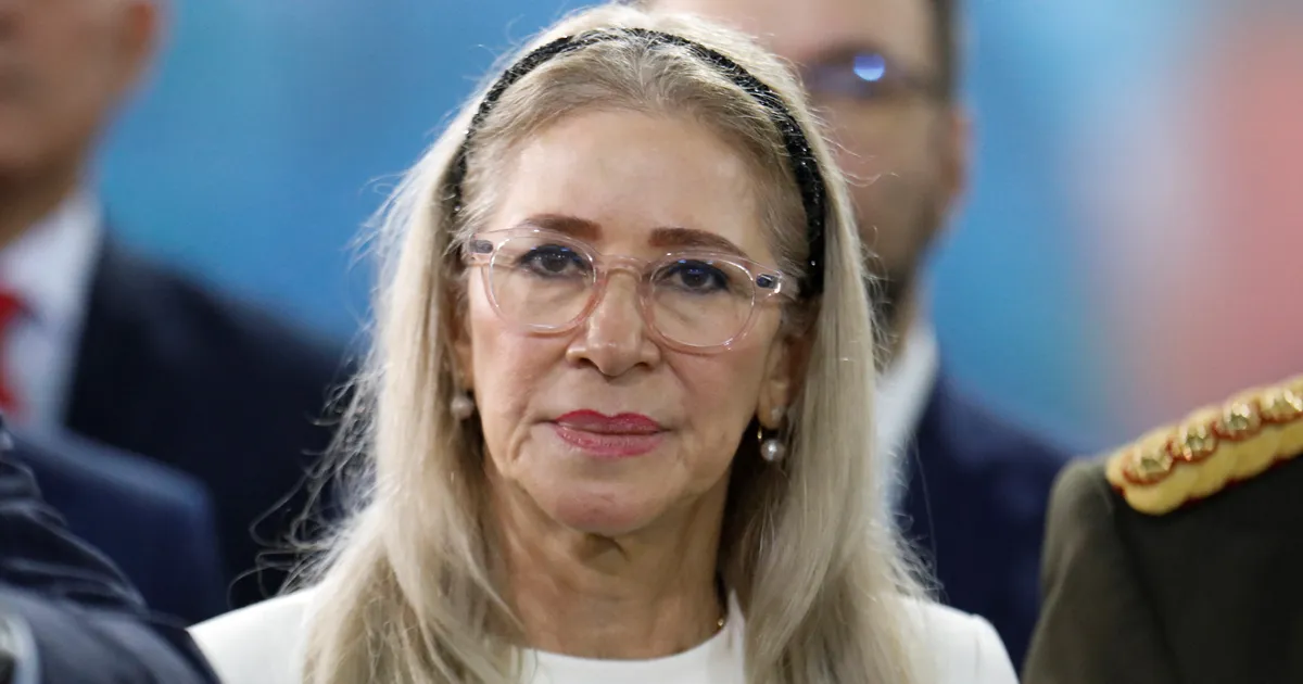 OHTLIK NAINE ⟩ Venezuela esileedi Cilia Floresi avalik kuvand varjab julma tegelikkust