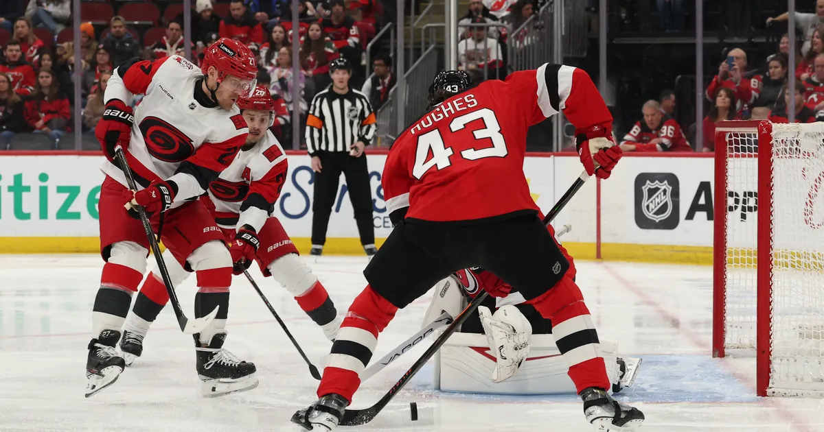 VIDEO ⟩ Fännid võtsid kaks omaväravat visanud NHLi noore ässa armutult ette