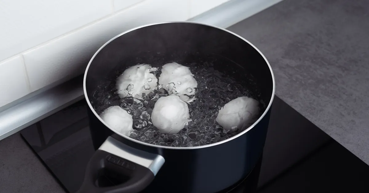 ETTEVAATUST ⟩ Enamik rikub keedumuna maitse ja tekstuuri ära just selle liigutusega