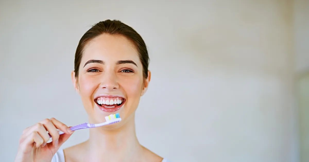 Hambaarst hoiatab: just sel ajal oleks kõige õigem hambaid pesta