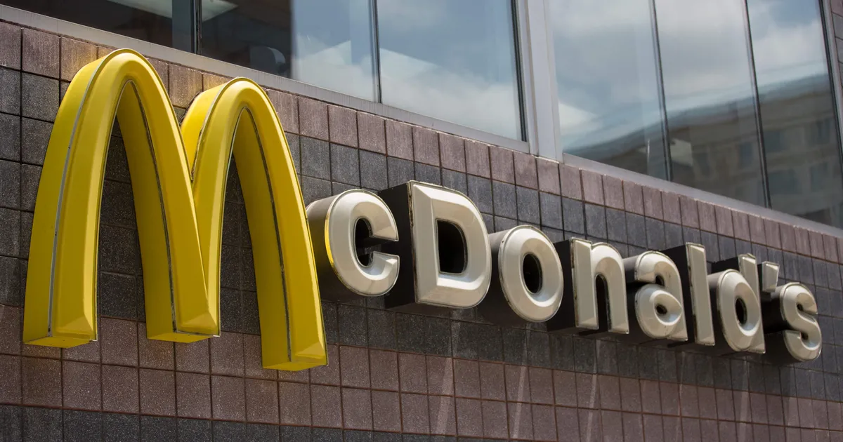 BURGERIHIID PLINDRIS ⟩ McDonald's peab kohtus selgitama, miks ribivõileib ei sisalda üldse ribiliha