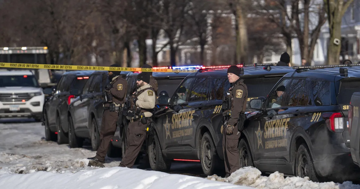 VIDEO ⟩ USA immigratsiooniametnik laskis naise maha