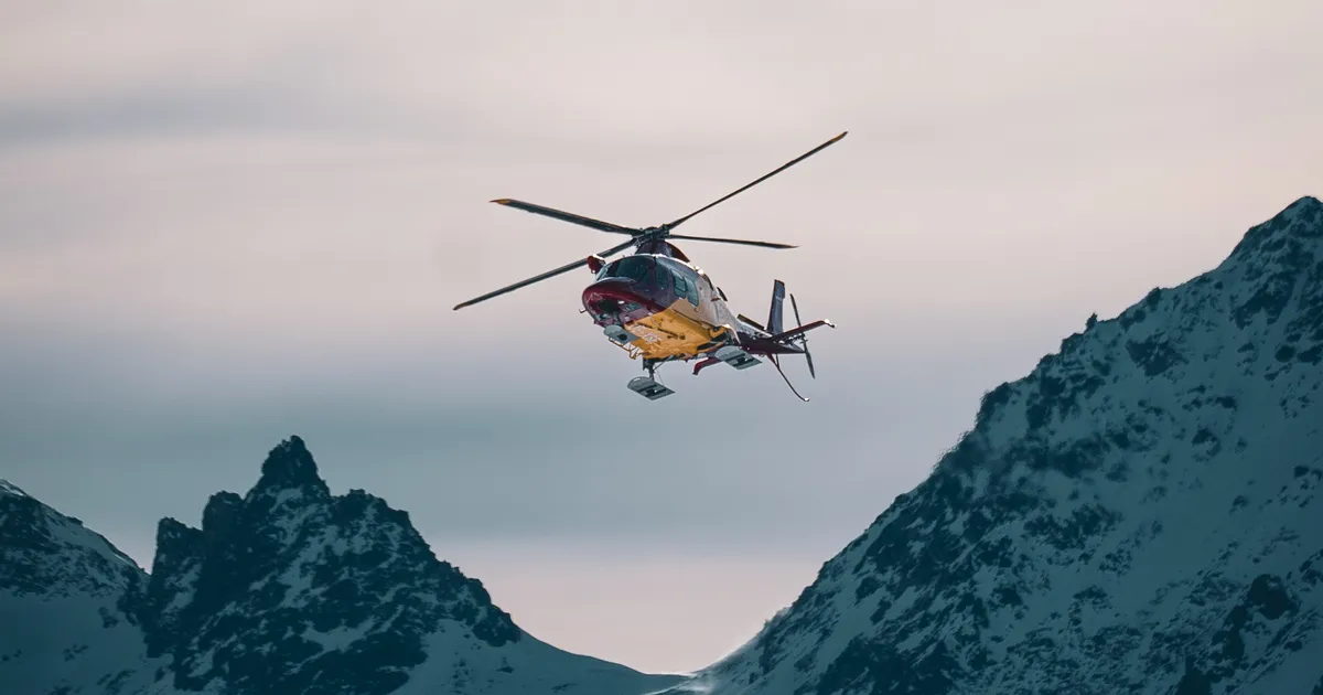 VIDEO SÜNDMUSKOHALT ⟩ Traadid, jäätunud mootor ja loata lend: Venemaal hukkus kopteriõnnetuses tuntud ärimees ja tema kolleeg