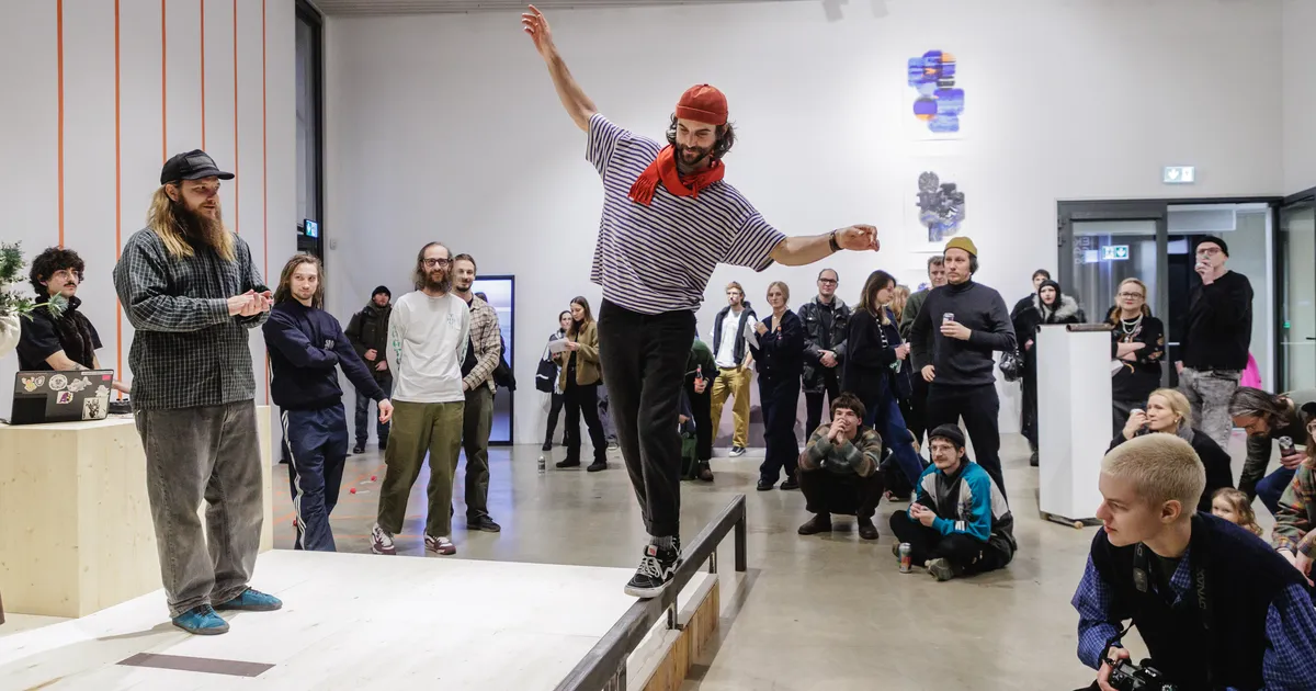 GALERII ⟩ Rulasõit on kunstivorm: Krulli rulapargi sulgemine põhjustas näituse EKA galeriis