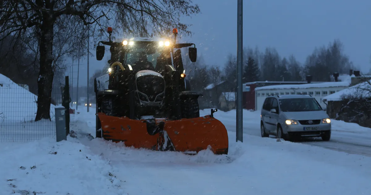 VIDEO ⟩ Võru hoiab jätkuvas tuisus ja lumesajus nina hangest väljas