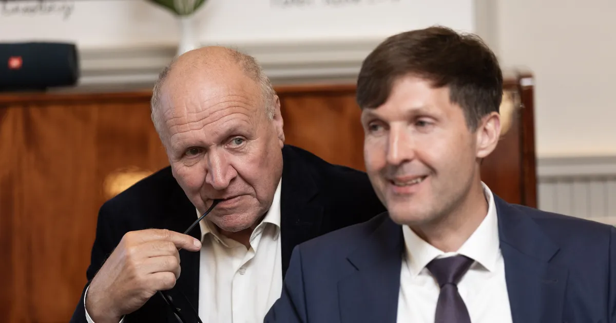 Helmed kolivad oma poliitikasaate raadiost internetti