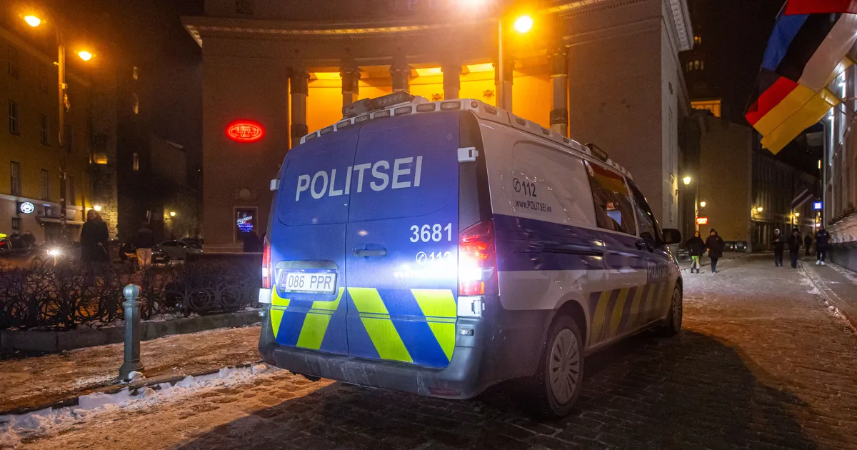 FOTO ⟩ Aastavahetuse kaklus Vabaduse väljakul võtab uue pöörde: politsei otsib kahtlusalust nüüd sotsiaalmeedia abil