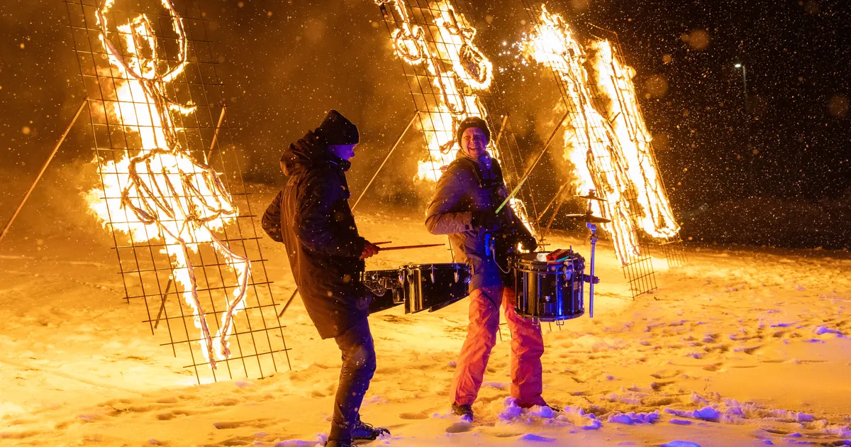 GALERII ⟩ Jõuluaeg sai nüüd päriselt läbi. Ilutulestiku saatel süttisid Raadil nii kuused kui ka trummid