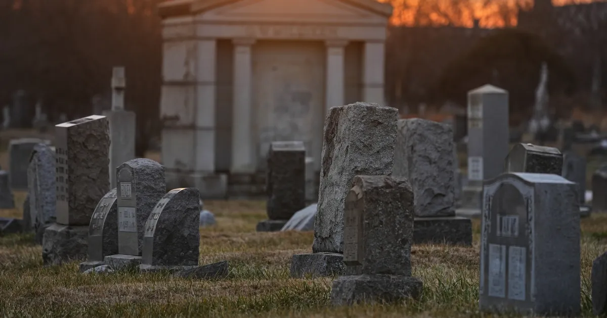 KOLBAD RIIULIL ⟩ USAs leiti surnuaedu rüüstanud mehe kodust sadakond luukeret