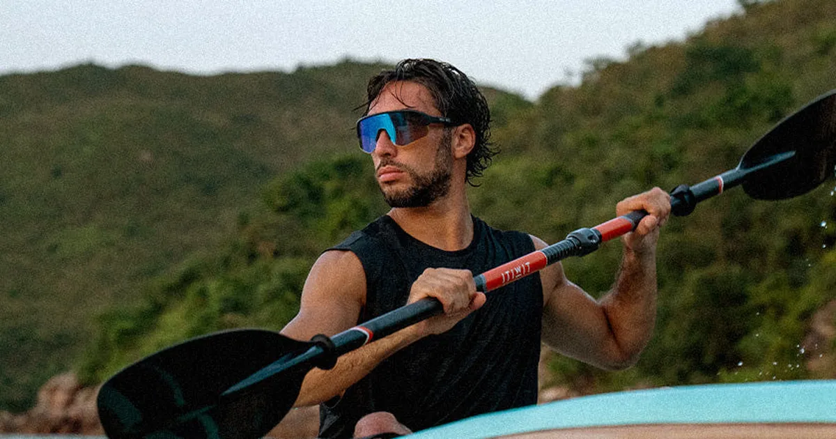 CES-il sai näha nupust keeratava tumedusega päikeseprille