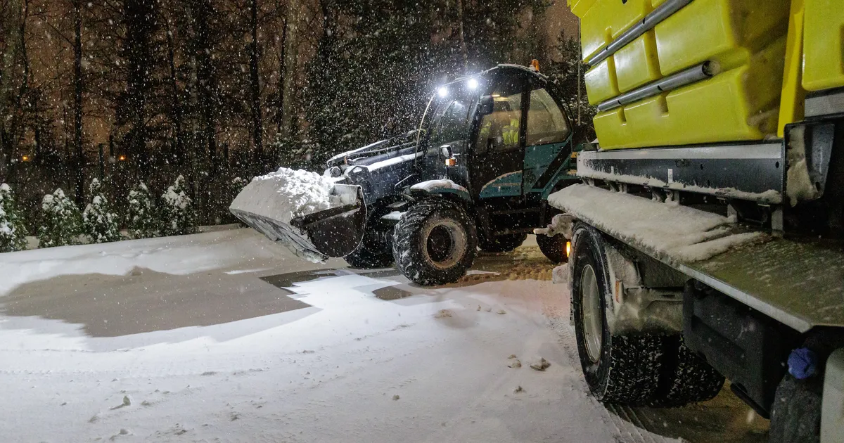 Tallinnas jätkub ööpäevaringne lumekoristus