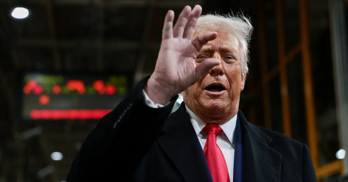 VIDEO ⟩ Trump näitas Michigani autotehases väidetavalt keskmist sõrme