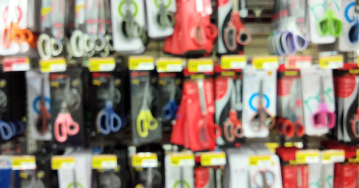 Kääre polegi vaja? Geniaalne nipp tugeva plastpakendi avamiseks levib kulutulena