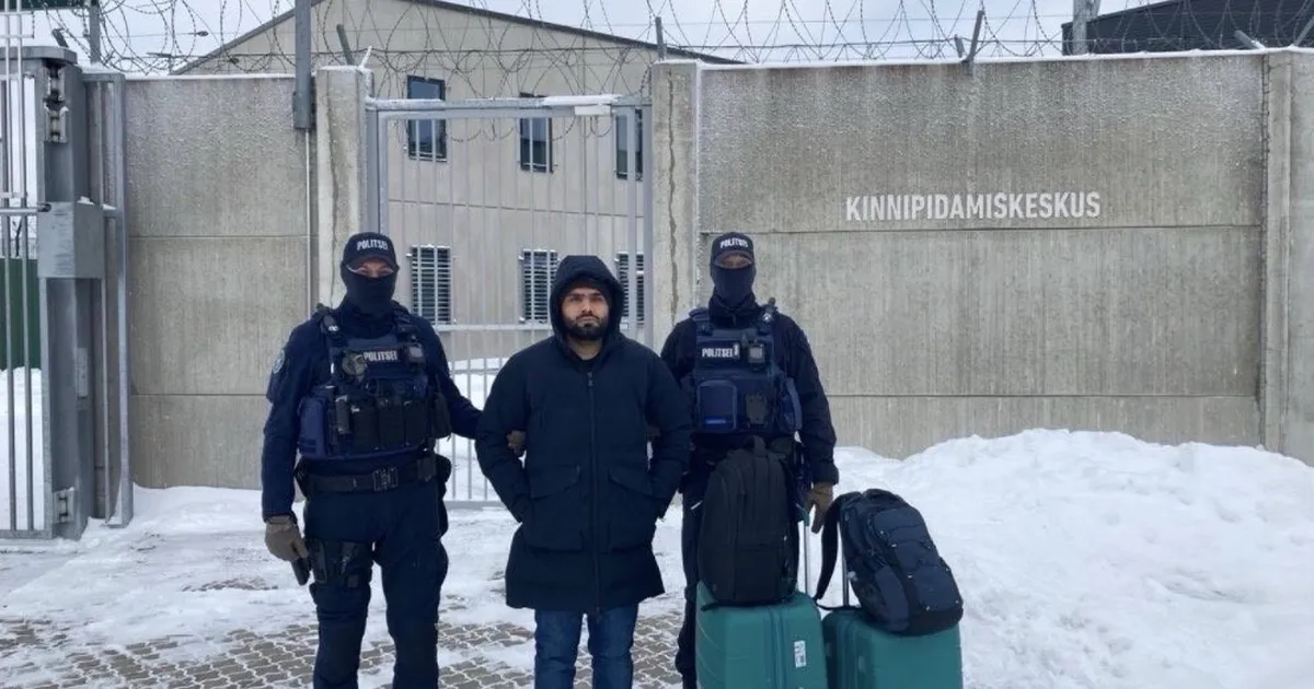 FOTOD ⟩ Politsei saatis Eestist välja kaks islamisti