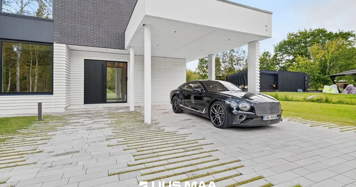 Enneolematu tehing kinnisvaraturul: osta Jõelähtme luksusvilla ja saad kauba peale Bentley