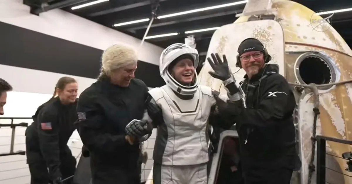 VIDEO ⟩ Ühe tõbisega kosmosereisijad jõudsid Maale