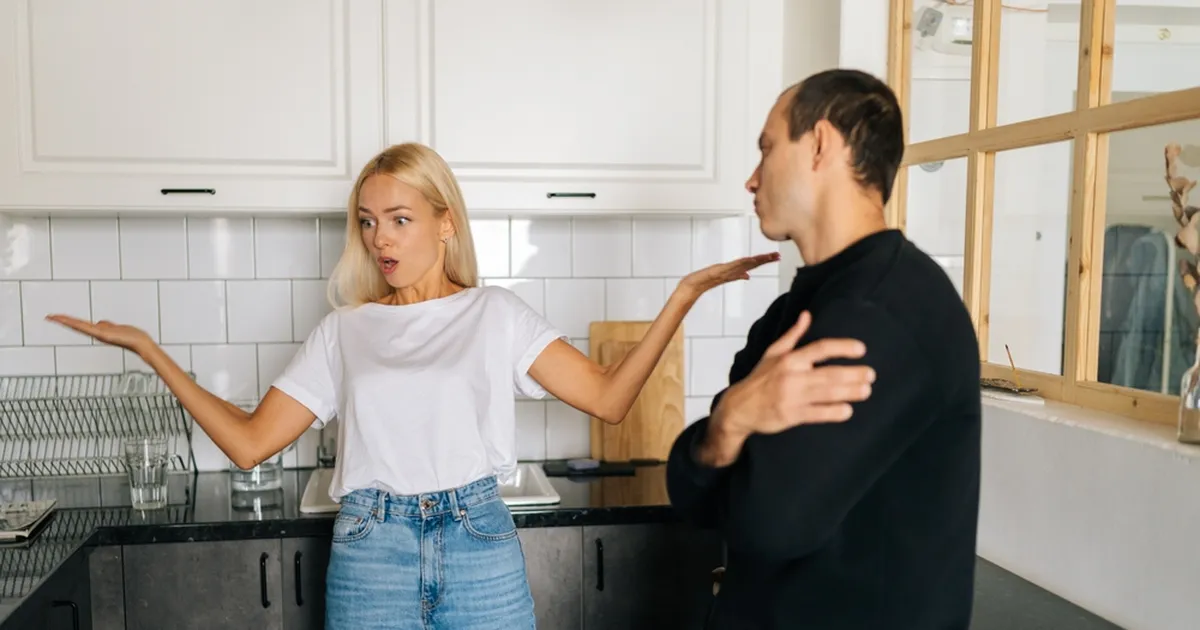 Naine sai ehmatuse osaliseks, kui palus mehel pärast poeskäiku toidu kappidesse panna