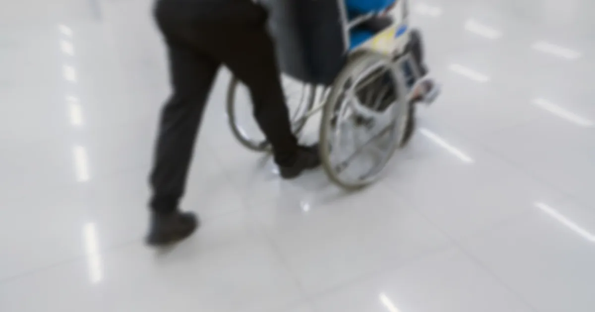 ÕUDUS LENNUJAAMAS ⟩ Turvatöötaja puudutas ratastoolis reisijat ja avastas, et naine on külm ja elutu