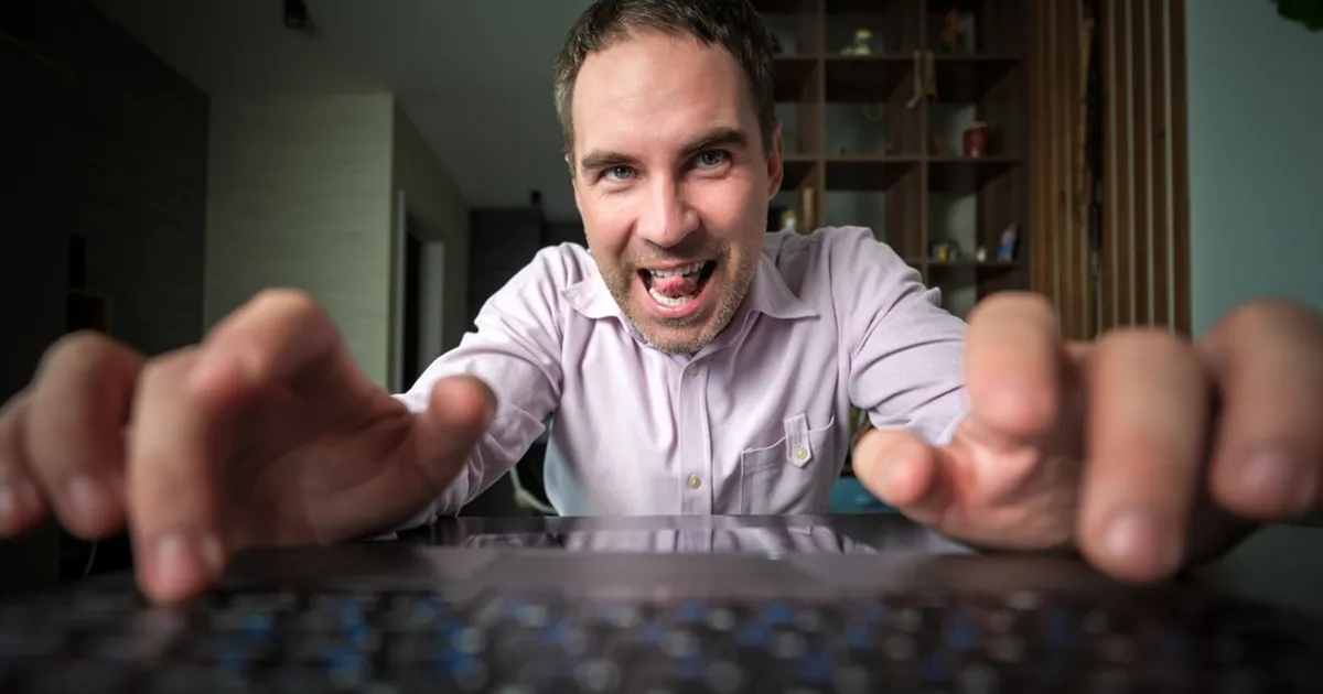 SEE POLE KOMPLIMENT ⟩ Tõelised põhjused, miks mehed veebis soovimatuid peenisepilte saadavad