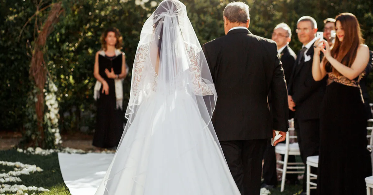 Pruut avastas vahetult enne pulmi peigmehe truudusetuse ja korraldas kättemaksu, mida külalised iial ei unusta