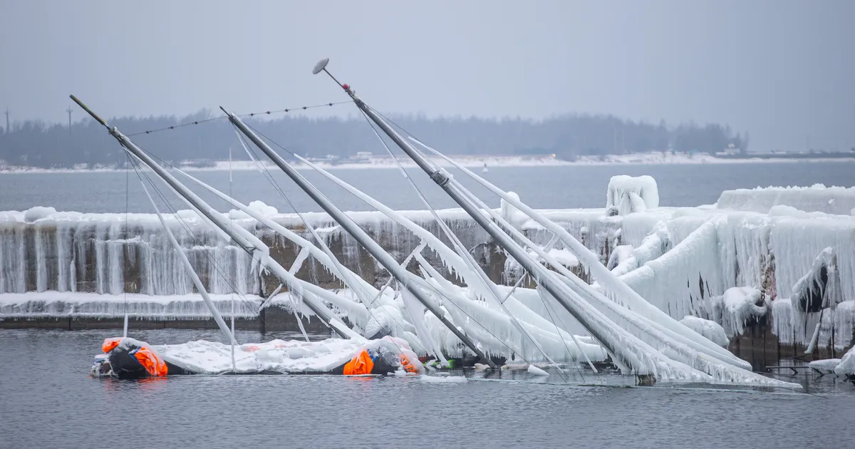 Põhjas lebava õppelaeva omanik ootab ilma paranemist ega võta liigset riski