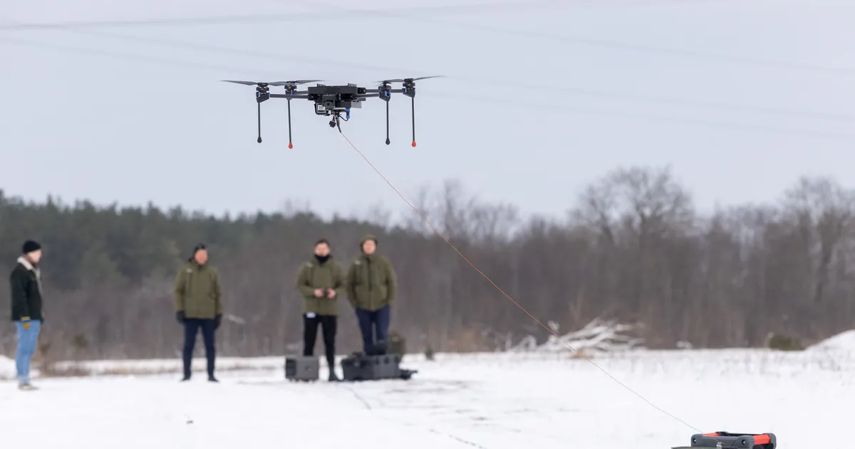 Taevane pikendusjuhe: Eesti insenerid tegid drooni, mis ei peagi laadimiseks maanduma