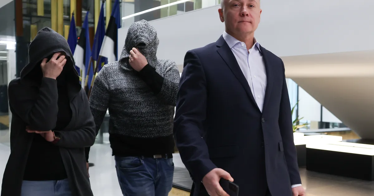 FOTOD ⟩ Kolme alaealise poisi mõrvaprotsess tahetakse kinniseks kuulutada