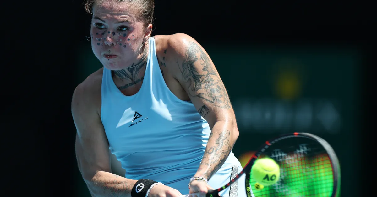 Sõnum ukrainlanna särgil pälvis Austraalia lahtistel tähelepanu