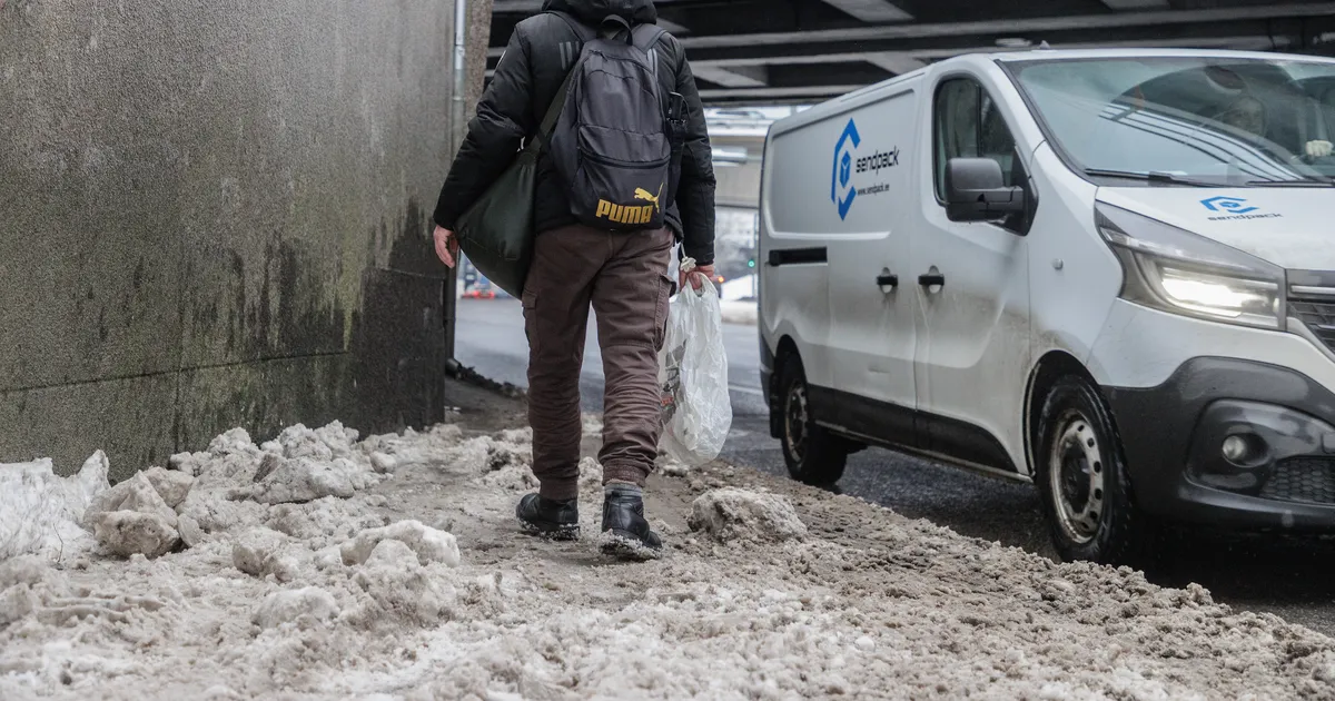 Lumepuder tänavatel paneb jalakäijad proovile. Madle Lippus: see tekitab kaks probleemi