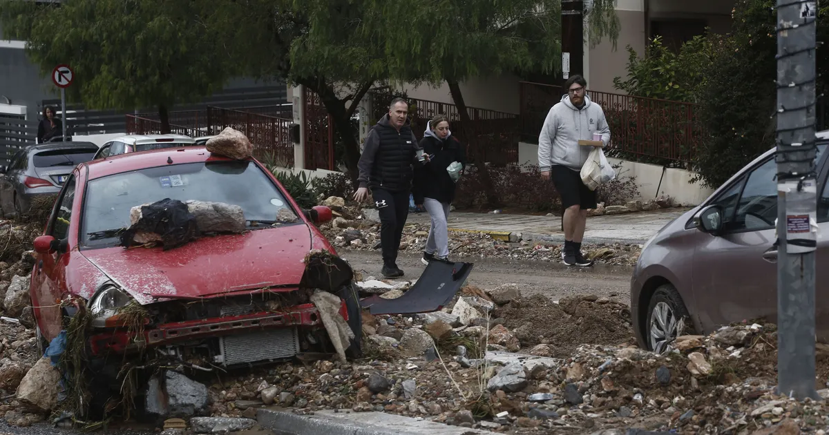 VIDEO ⟩ Tänavad muutusid jõgedeks: Ateenas sadas päevaga maha poole aasta jagu vihma