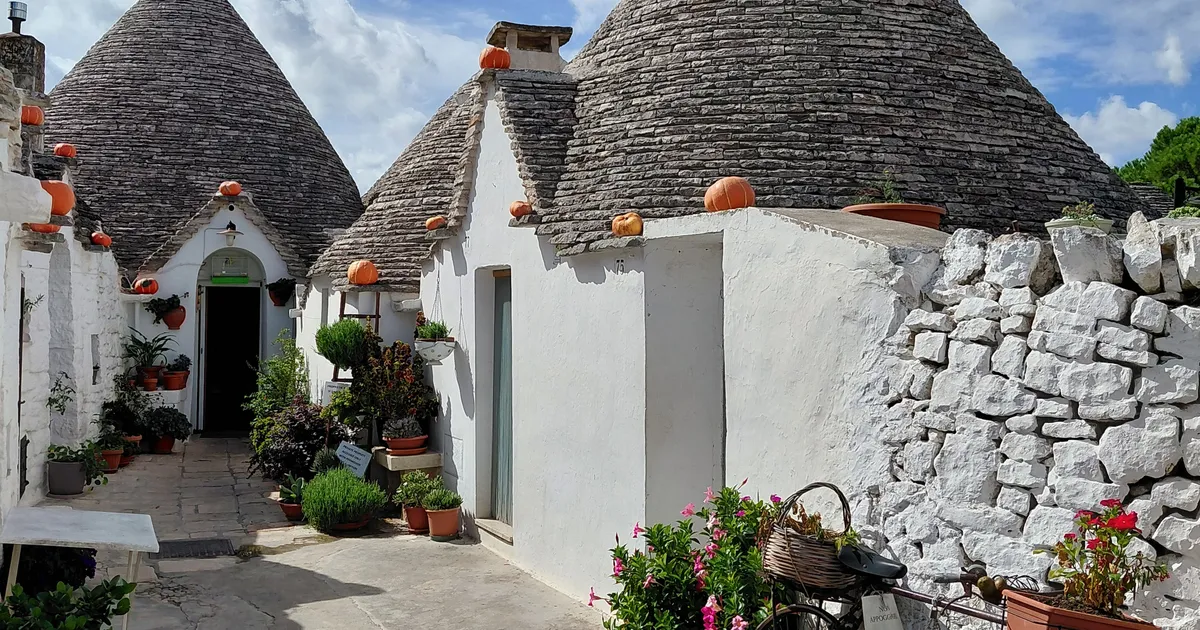 Apuulia lummab tuhandeaastaste oliivipuude ja värske pastaga. Ning ka trullid püüavad pilku!