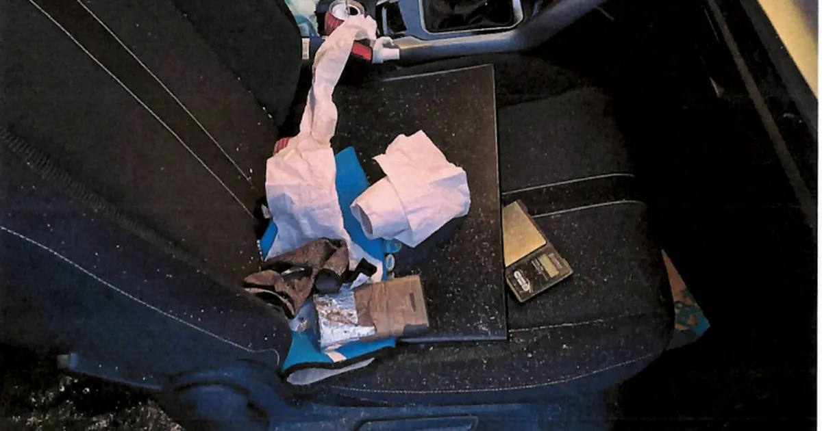 Politsei leidis Tartus sõidukit kontrollides suures koguses narkootilist ainet