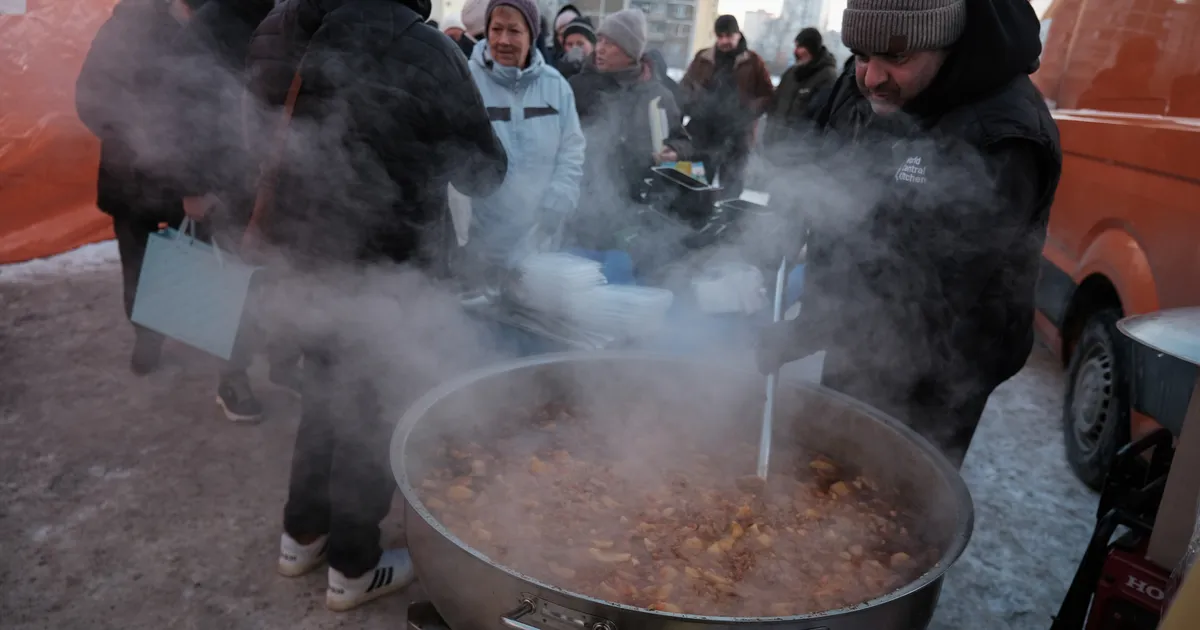 Katastroofi äärel olev elu külmas Kiievis ilma vee ja elektrita: «Egoism ja altruism kohtuvad seal, kus seda ei oska oodatagi»