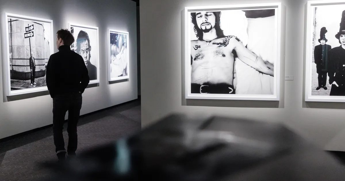 GALERII ⟩ Ainulaadne ja raju: piilu Anton Corbijni suurnäitusele Fotografiskas