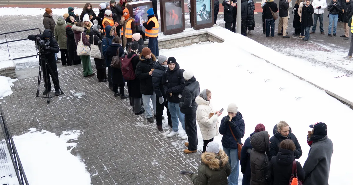 PUHAS VUUK PAARI MINUTIGA ⟩ Draamateatri piletid läksid nagu soojad saiad