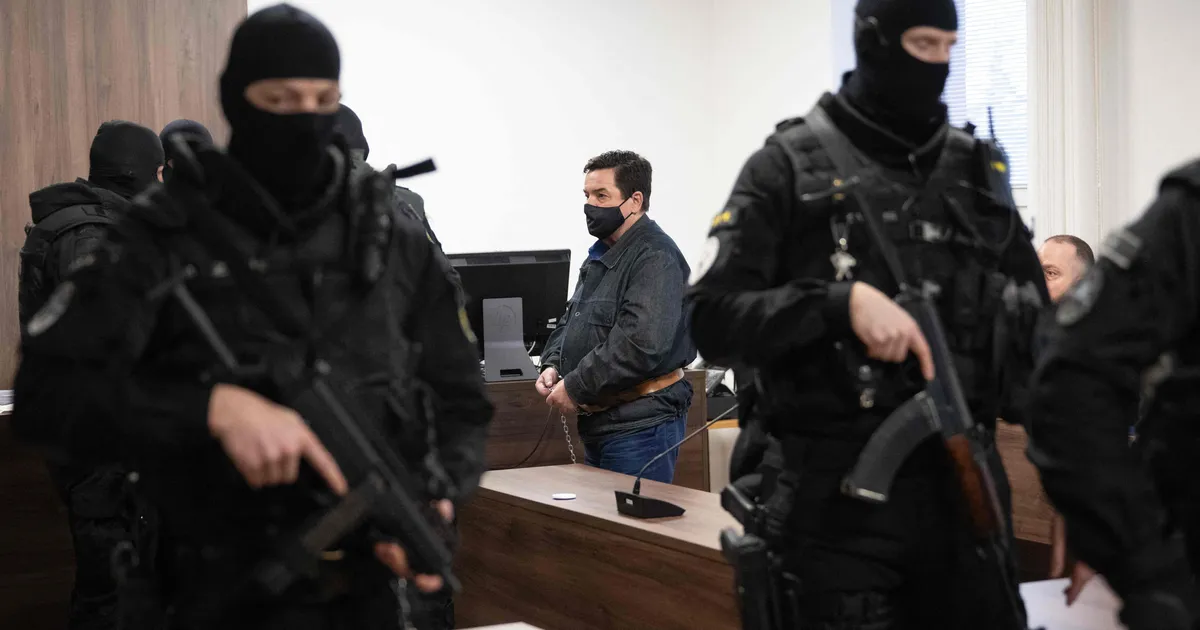 Slovakkia uuriva ajakirjaniku mõrva väidetav tellija astus uuesti kohtu ette