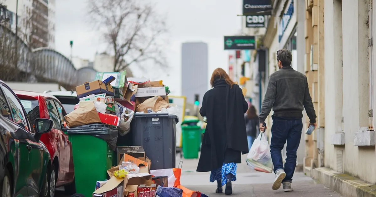 KARMAVÕLG KASVAB ⟩ Venemaa linn upub prügisse