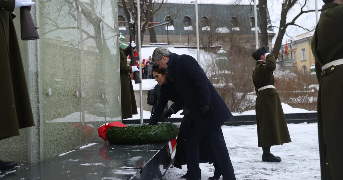 FOTOD ⟩ Taani kuningas ja kuninganna asetasid Vabadussõja võidusambale pärja